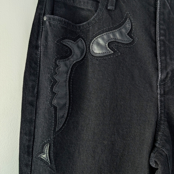 Guess Women's Amaya Straight Leg Black Jeans with Black Leather Applique~Size 27 - Picture 3 of 9